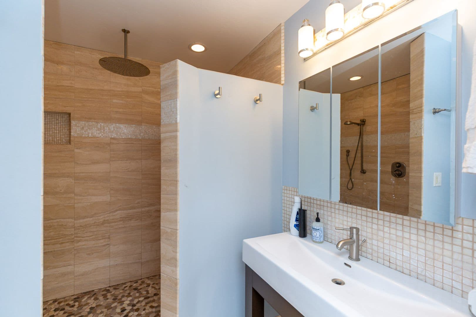 San Diego House: 4557 Saratoga Avenue