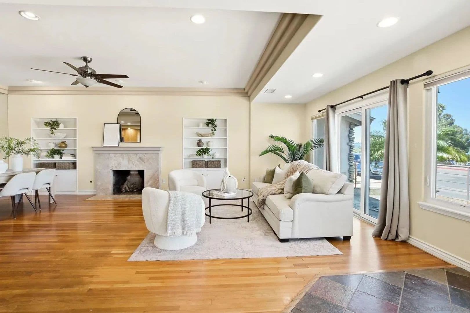 San Diego House: 3634 Crown Point Drive
