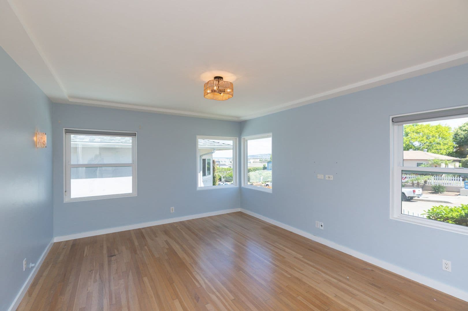 San Diego House: 4557 Saratoga Avenue