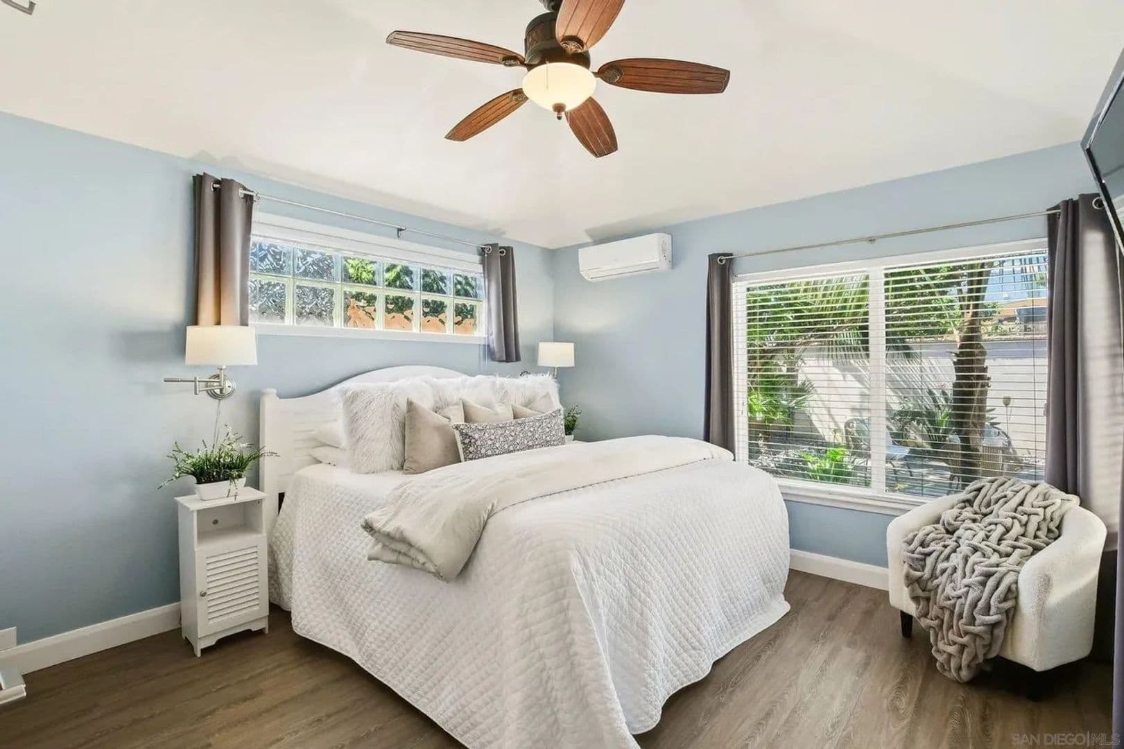 San Diego House: 3634 Crown Point Drive