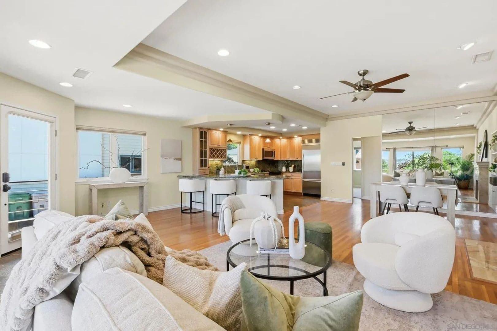 San Diego House: 3634 Crown Point Drive