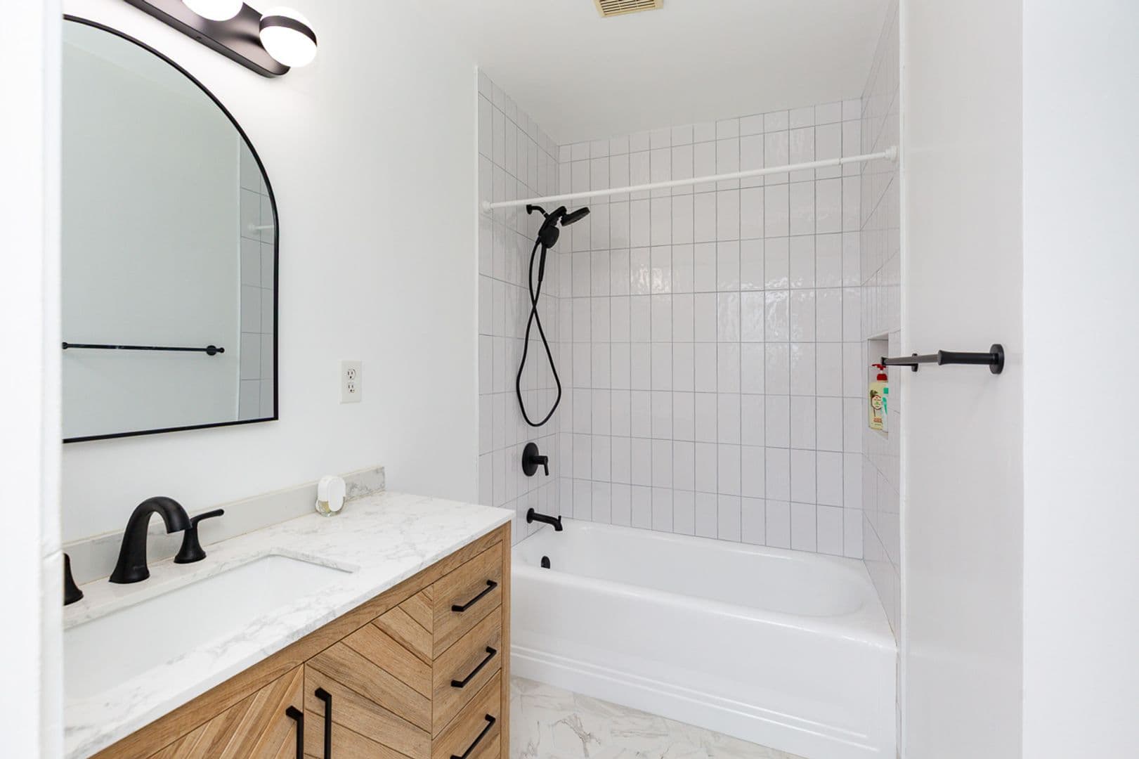 San Diego House: 4557 Saratoga Avenue