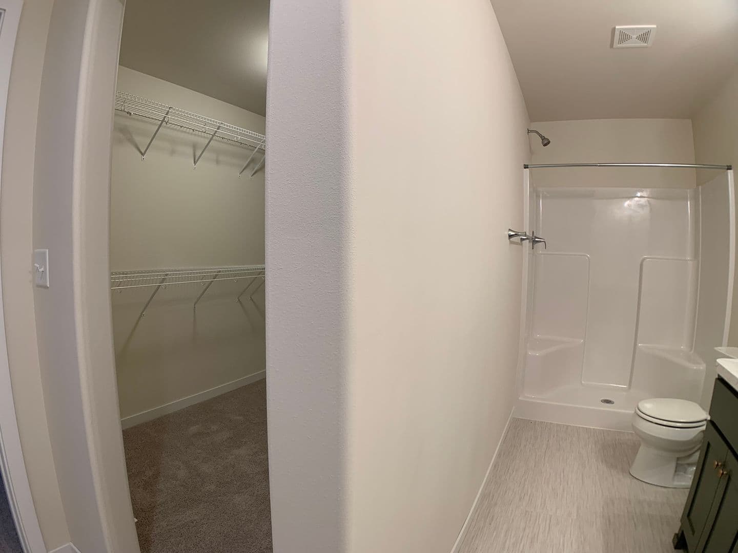 West Fargo House: 1360 Goldenwood Dr NW