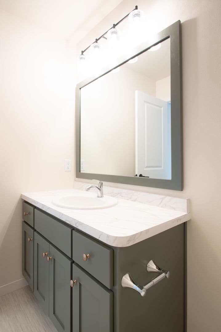 West Fargo House: 1360 Goldenwood Dr NW