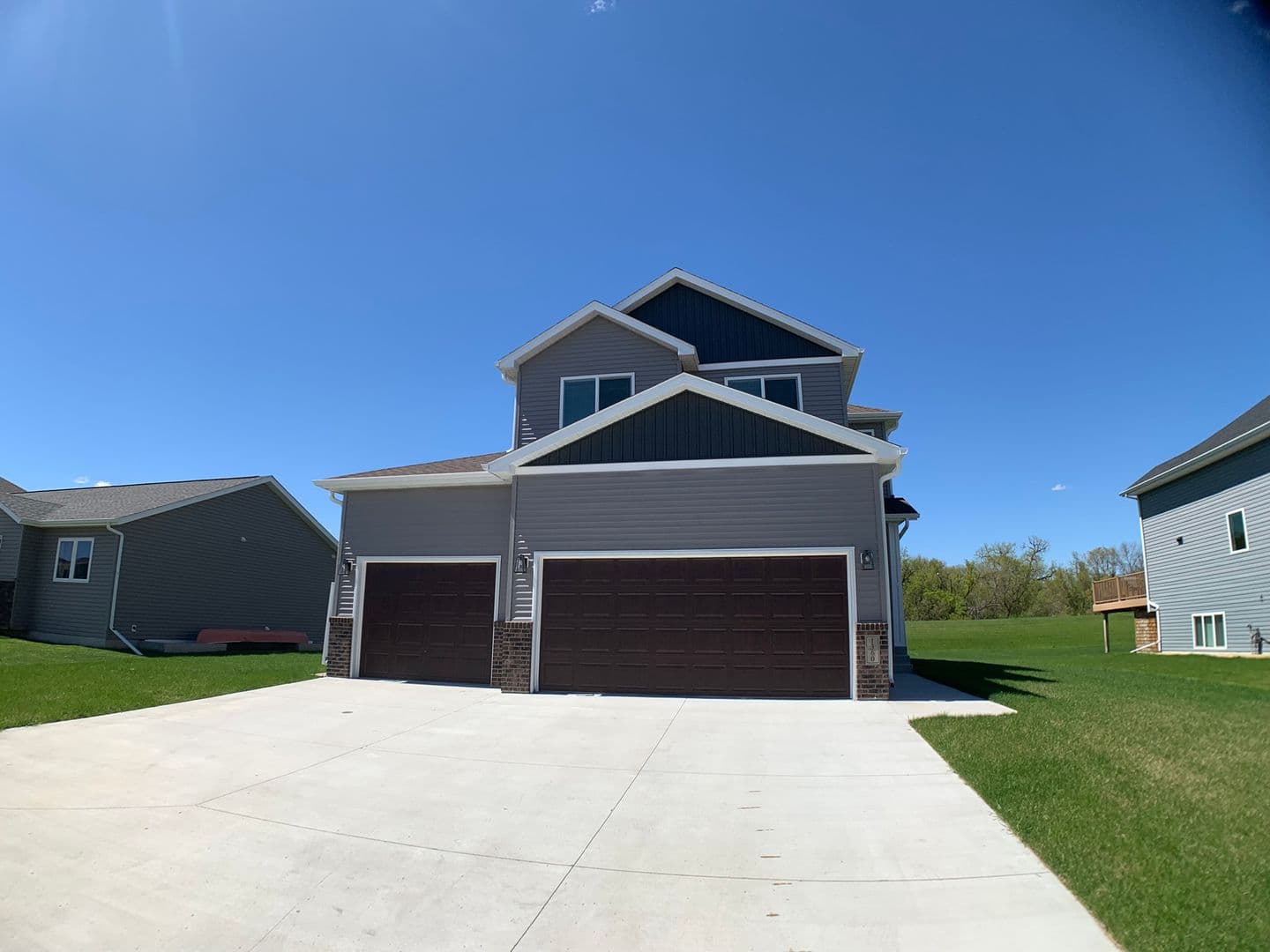 West Fargo House: 1360 Goldenwood Dr NW