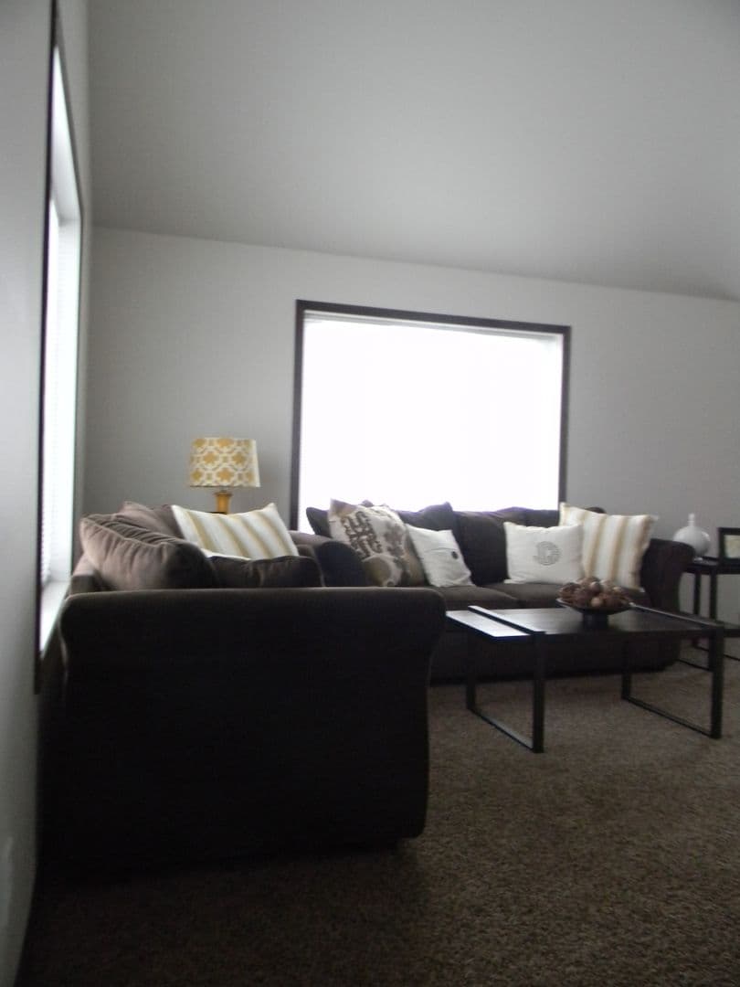 West Fargo House: 521 Foxtail Dr