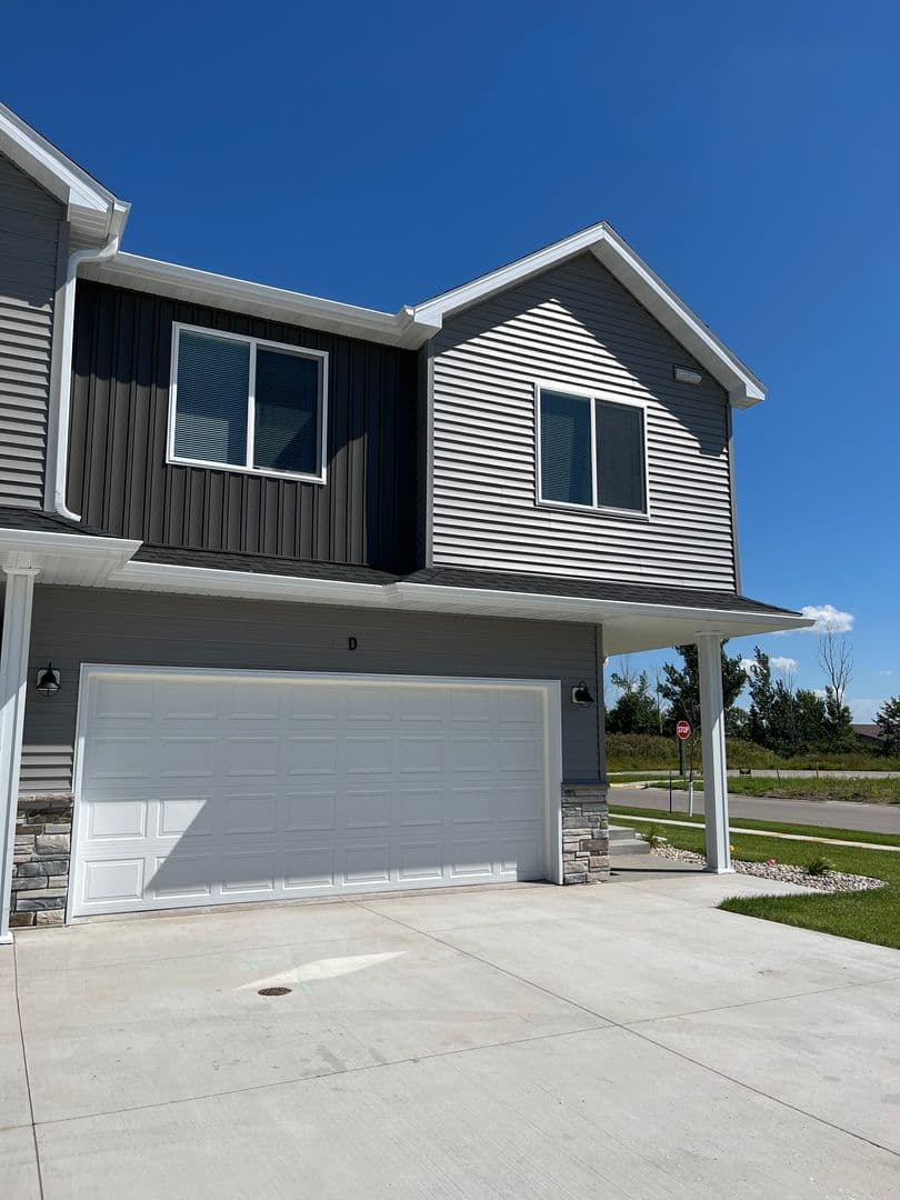 West Fargo Townhome: 950 61st Ave W - 5837 James Dr W