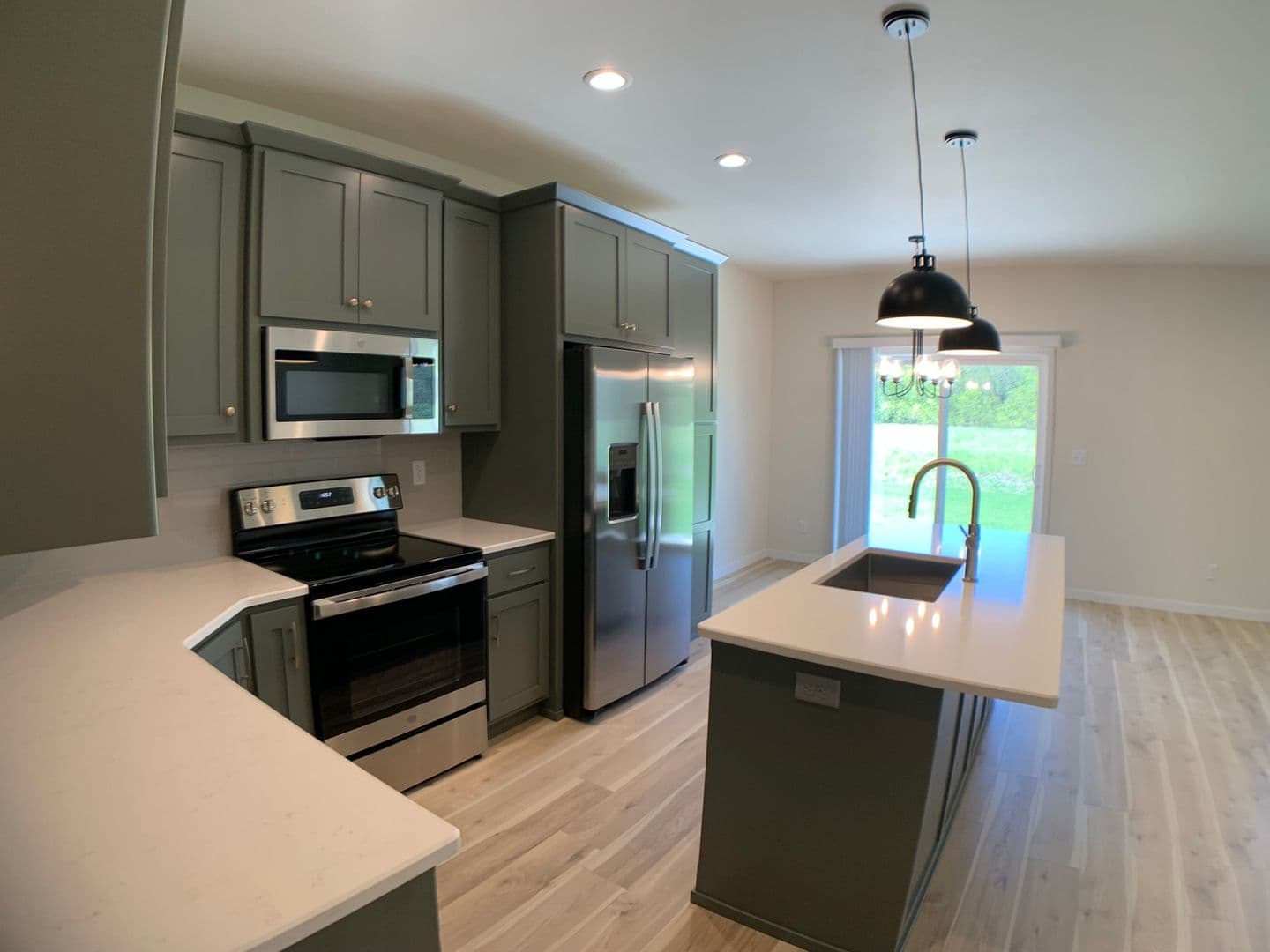 West Fargo House: 1360 Goldenwood Dr NW