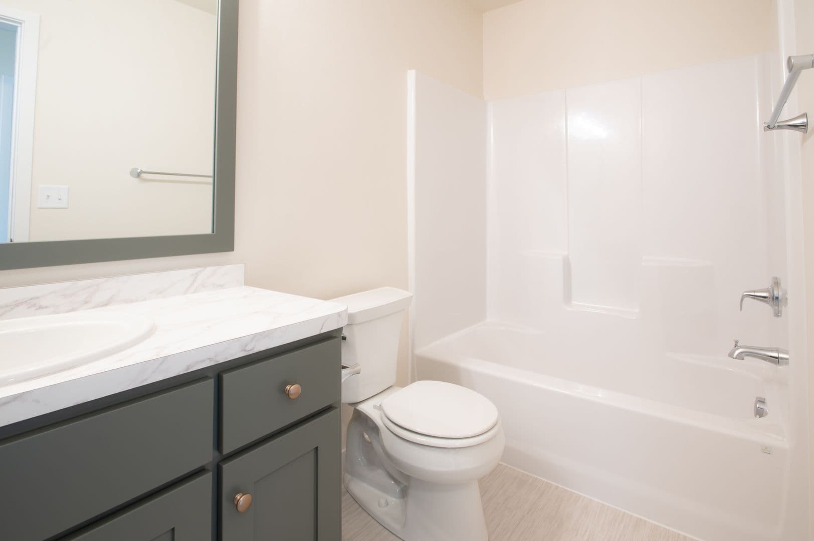 West Fargo House: 1360 Goldenwood Dr NW