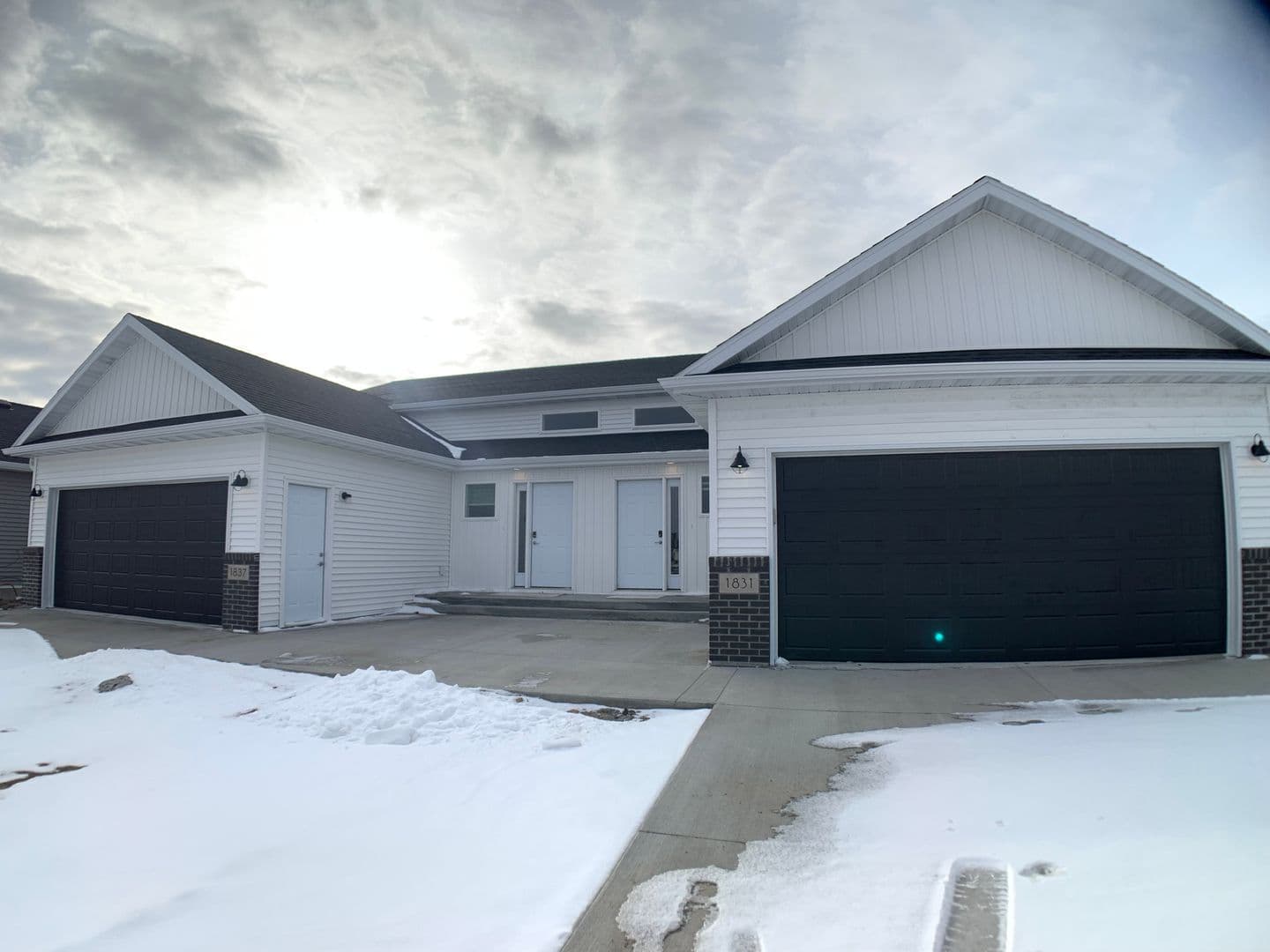 Moorhead Townhome: 1701-1919 Johnson Dr S
