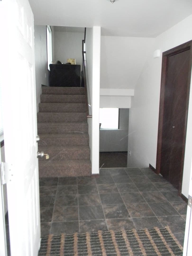West Fargo House: 521 Foxtail Dr
