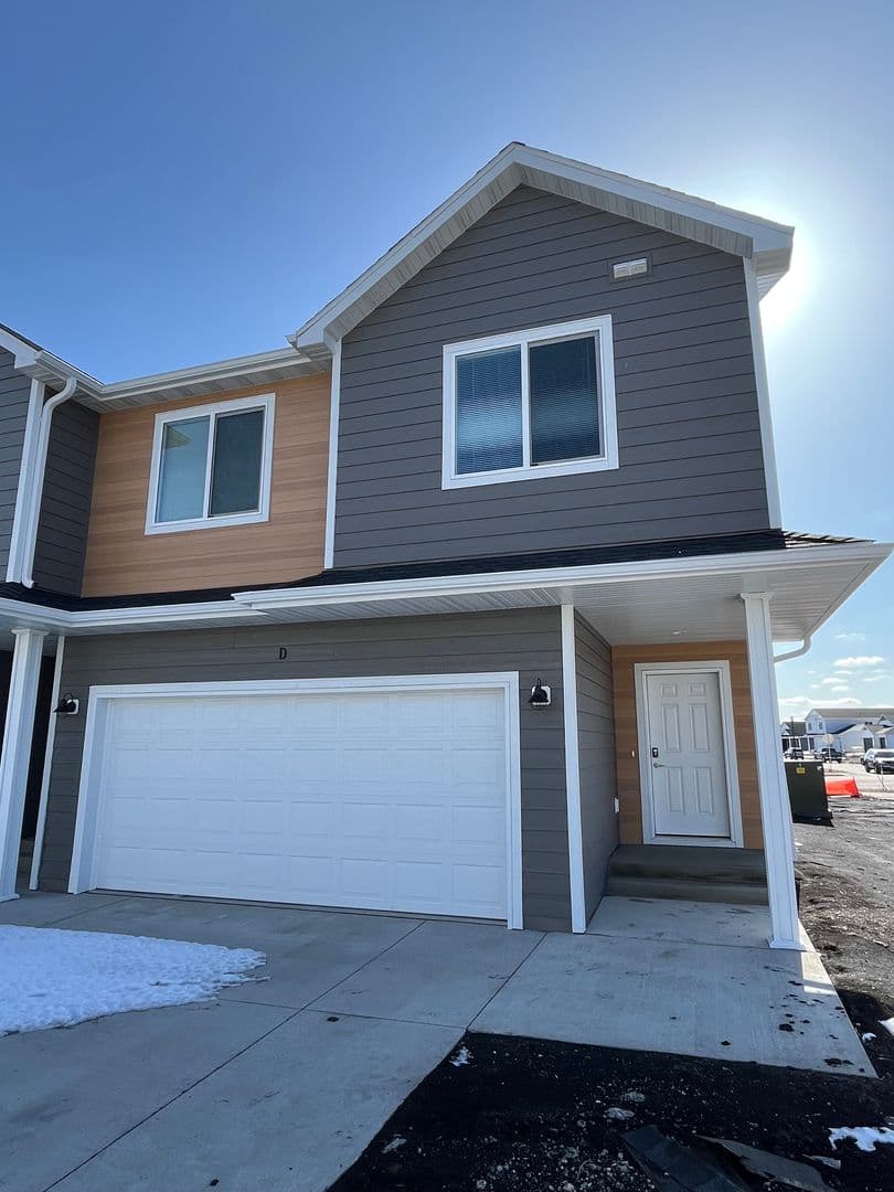 West Fargo Townhome: 891 60th Ave W