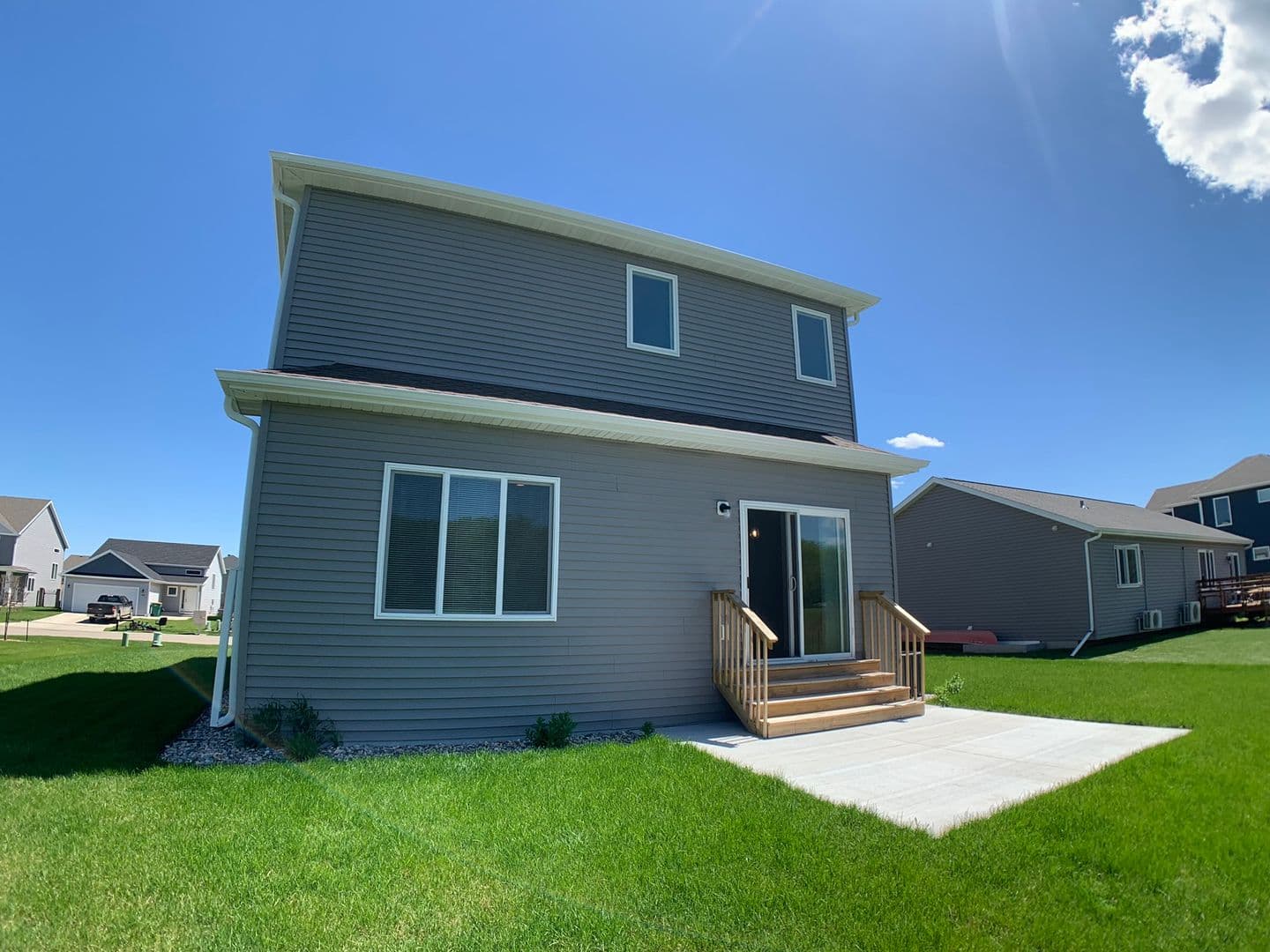 West Fargo House: 1360 Goldenwood Dr NW