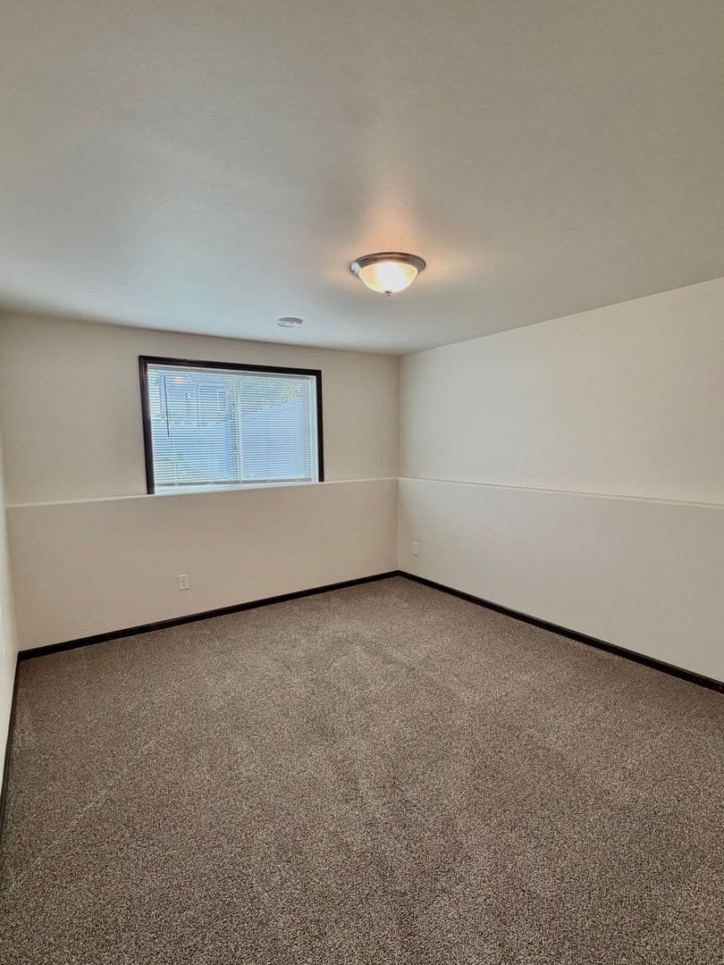 West Fargo House: 951 Eaglewood Ave W
