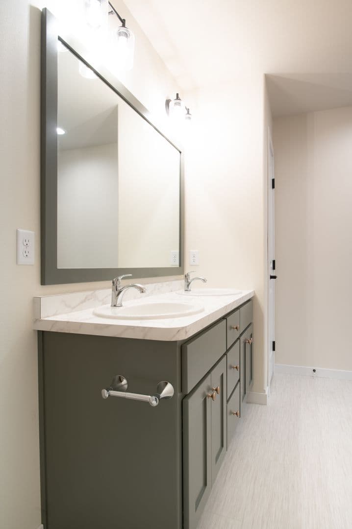 West Fargo House: 1360 Goldenwood Dr NW
