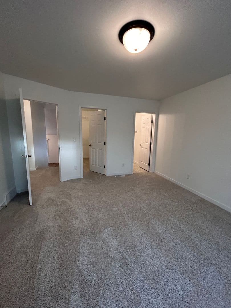 West Fargo Townhome: 950 61st Ave W - 5837 James Dr W