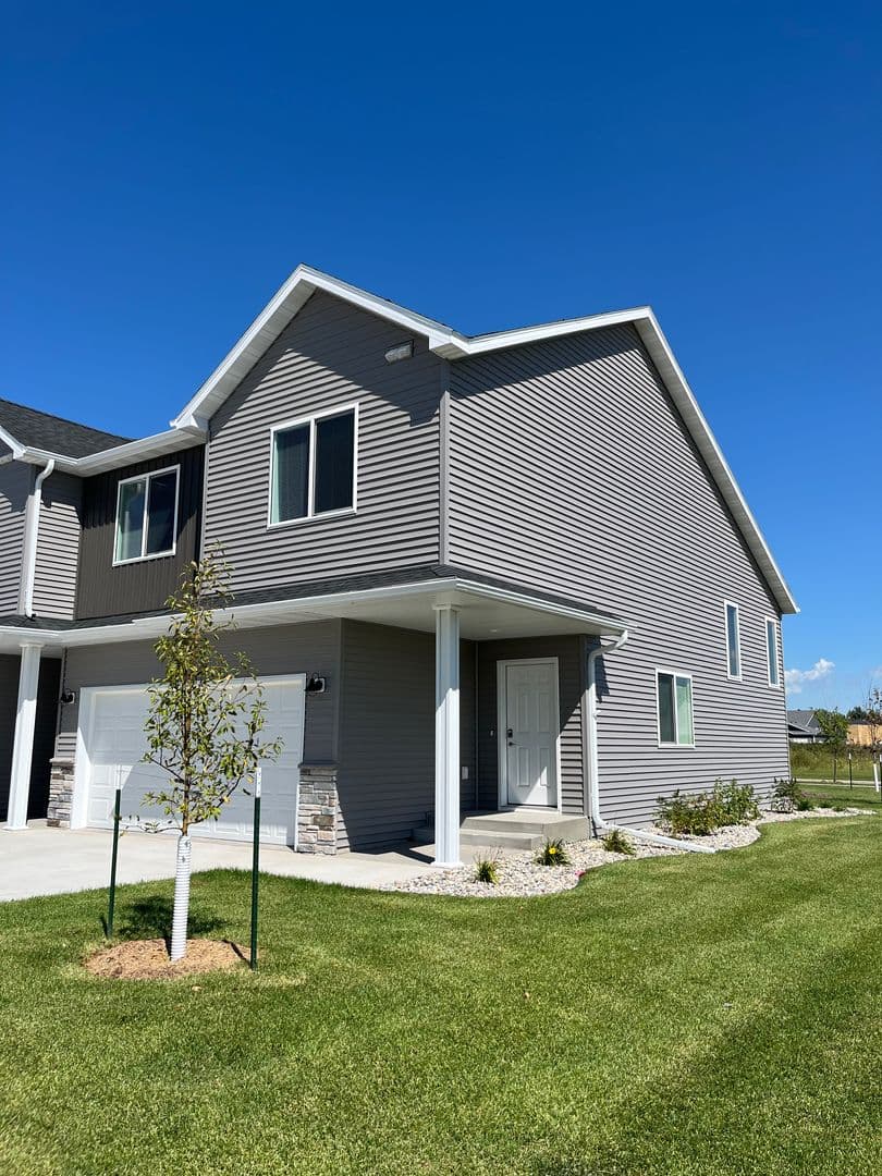 West Fargo Townhome: 950 61st Ave W - 5837 James Dr W