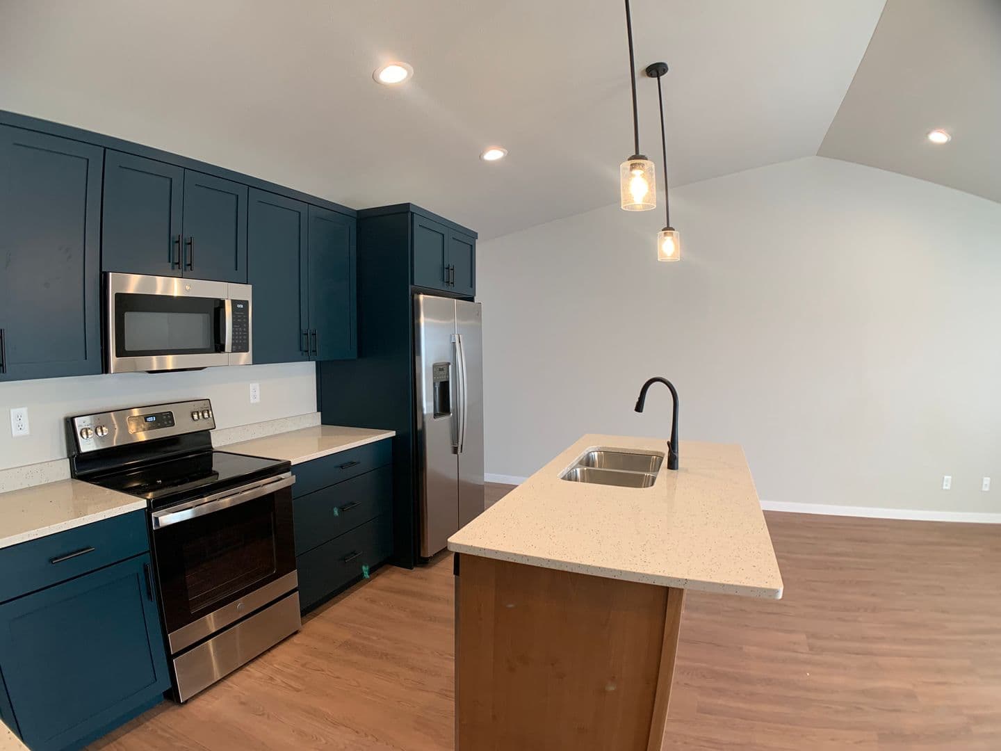 Moorhead Townhome: 1701-1919 Johnson Dr S