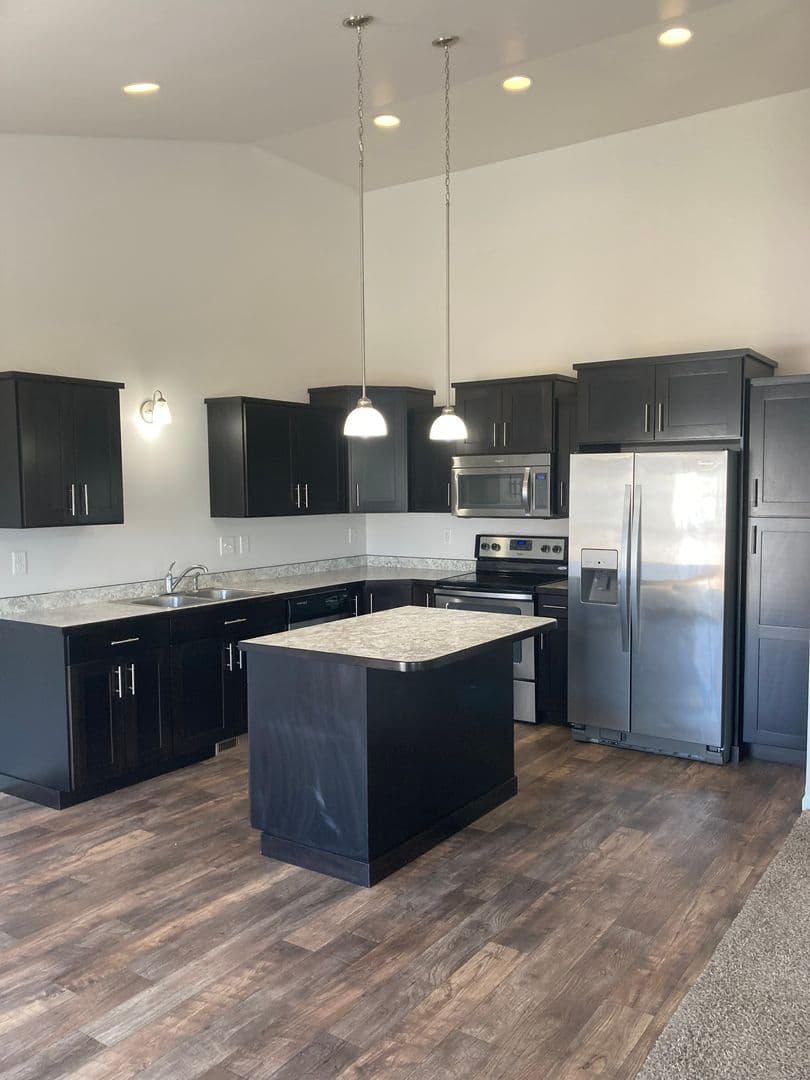 West Fargo House: 1312 4th St NW