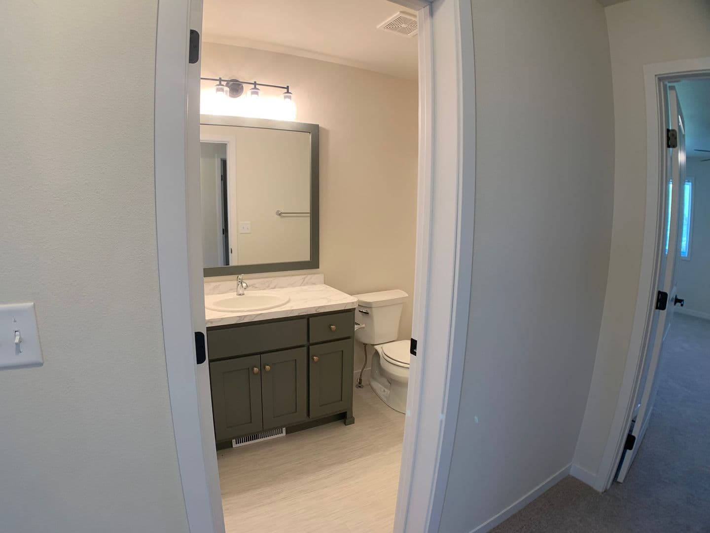 West Fargo House: 1360 Goldenwood Dr NW
