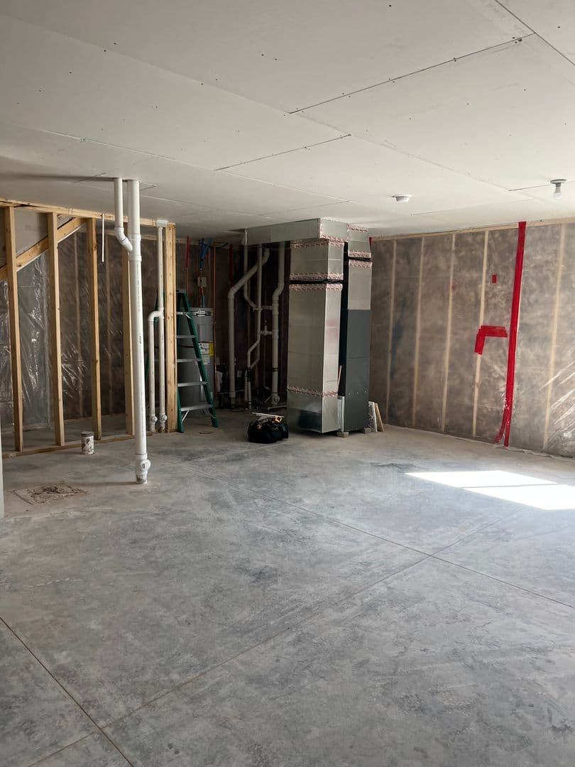West Fargo House: 1360 Goldenwood Dr NW