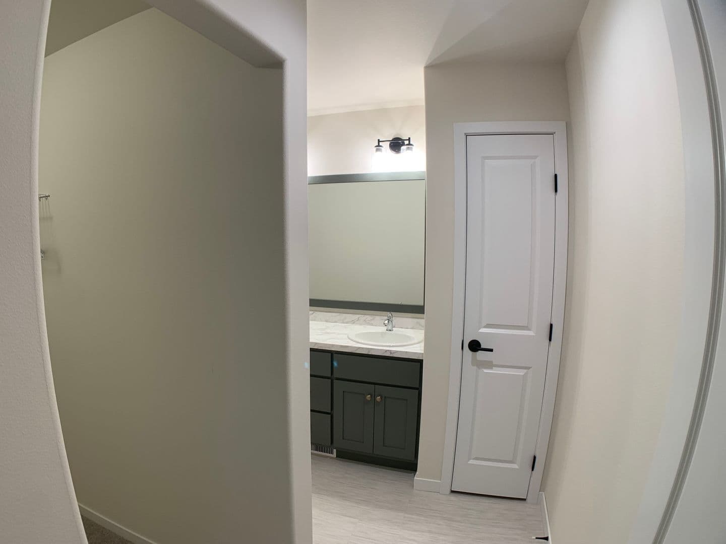 West Fargo House: 1360 Goldenwood Dr NW