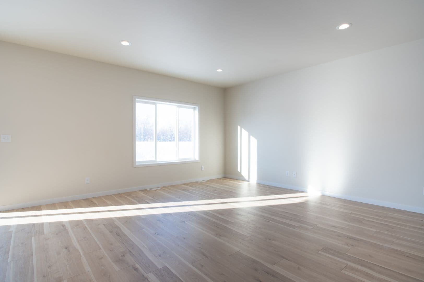 West Fargo House: 1360 Goldenwood Dr NW