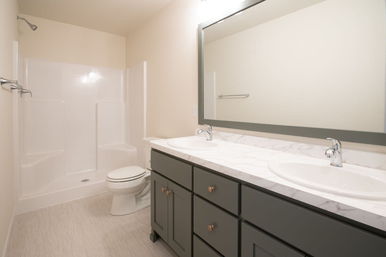 West Fargo House: 1360 Goldenwood Dr NW