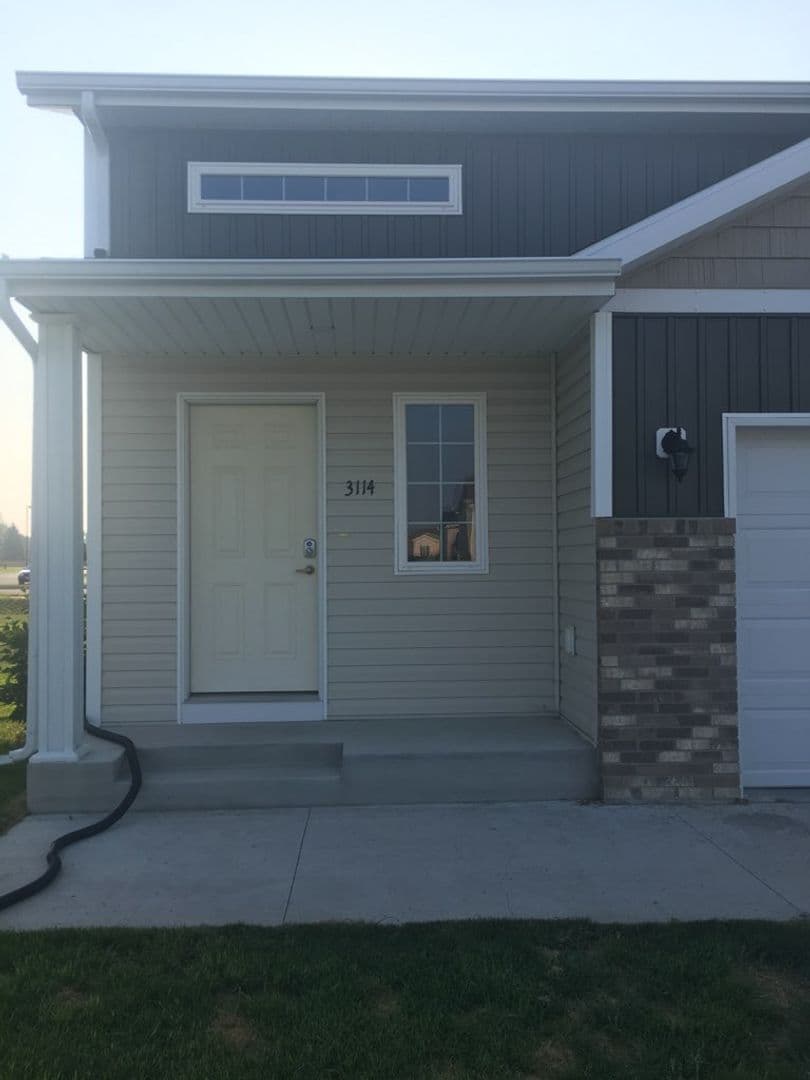 Moorhead House: 3114 27th St S