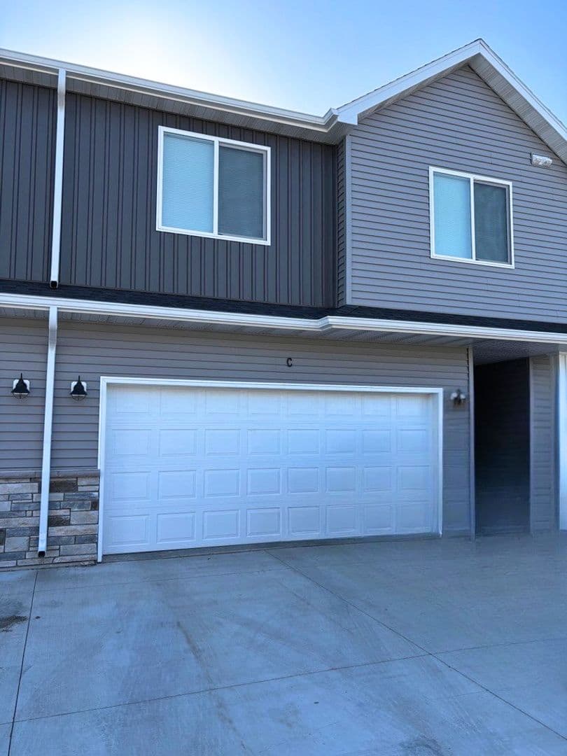 West Fargo Townhome: 950 61st Ave W - 5837 James Dr W