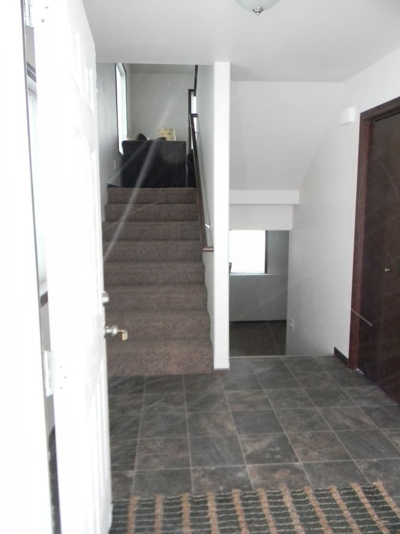 West Fargo House: 521 Foxtail Dr