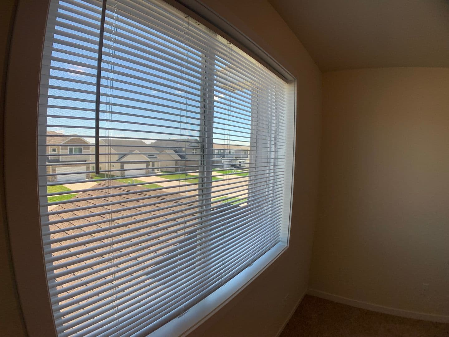 West Fargo House: 1360 Goldenwood Dr NW