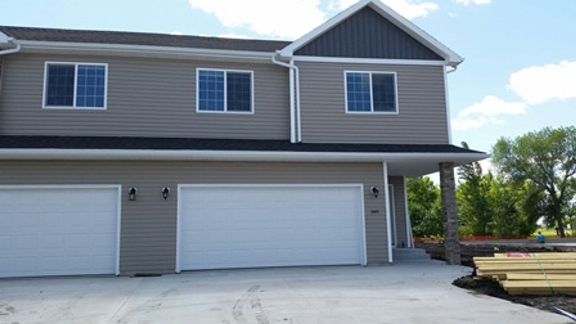 Moorhead House: 1445 44th Ave S