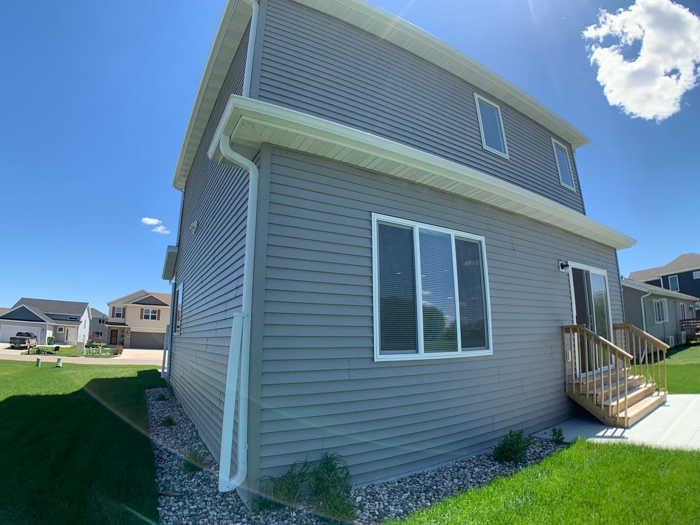 West Fargo House: 1360 Goldenwood Dr NW