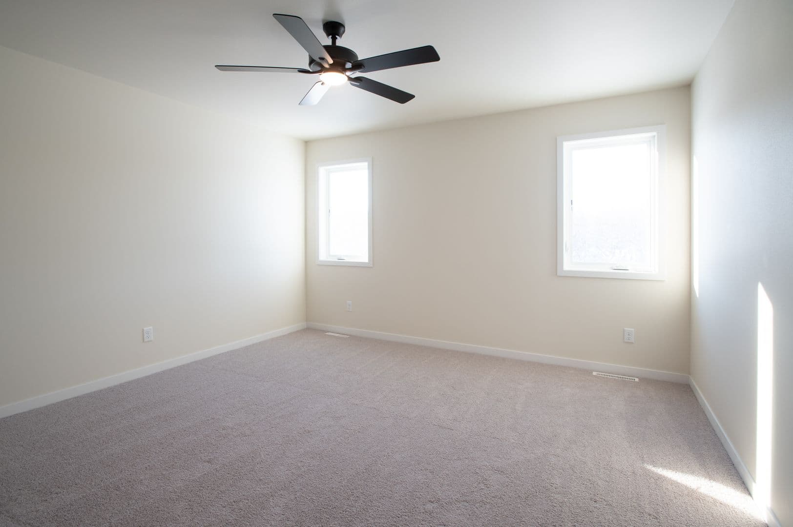 West Fargo House: 1360 Goldenwood Dr NW