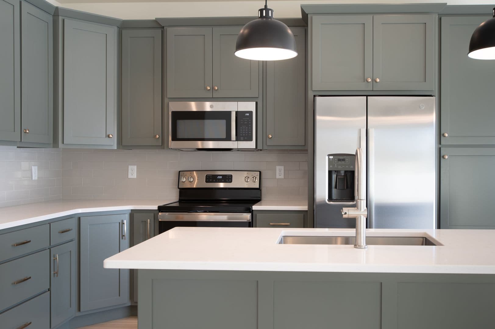 West Fargo House: 1360 Goldenwood Dr NW