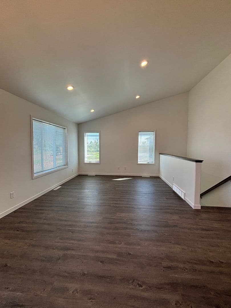 West Fargo Townhome: 950 61st Ave W - 5837 James Dr W