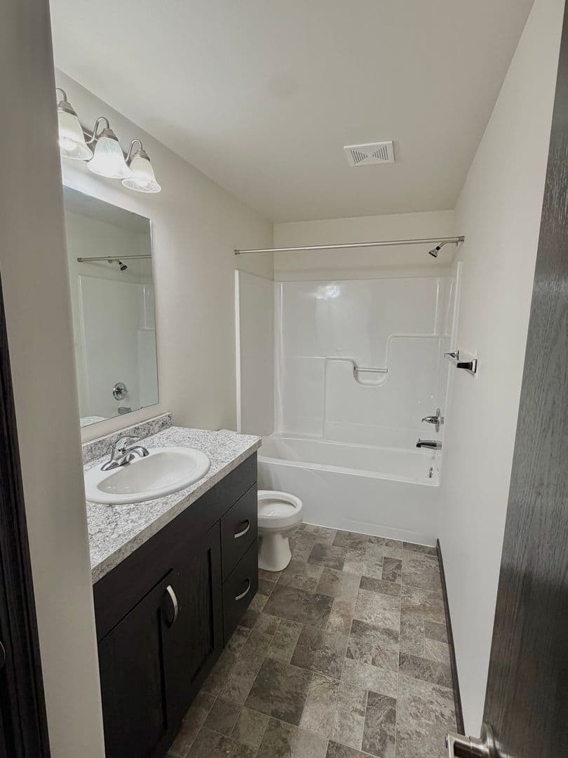 West Fargo House: 951 Eaglewood Ave W