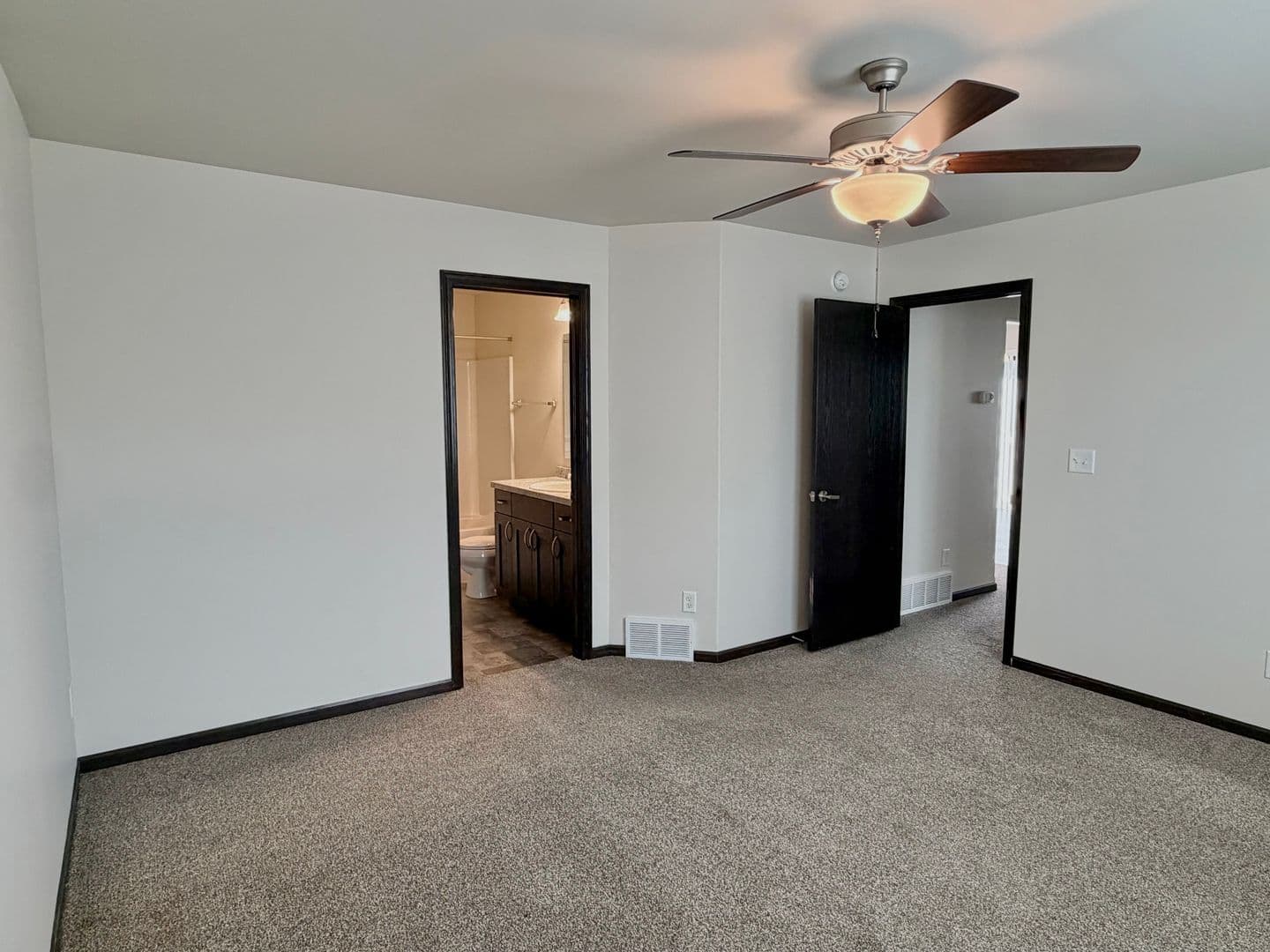 West Fargo House: 951 Eaglewood Ave W