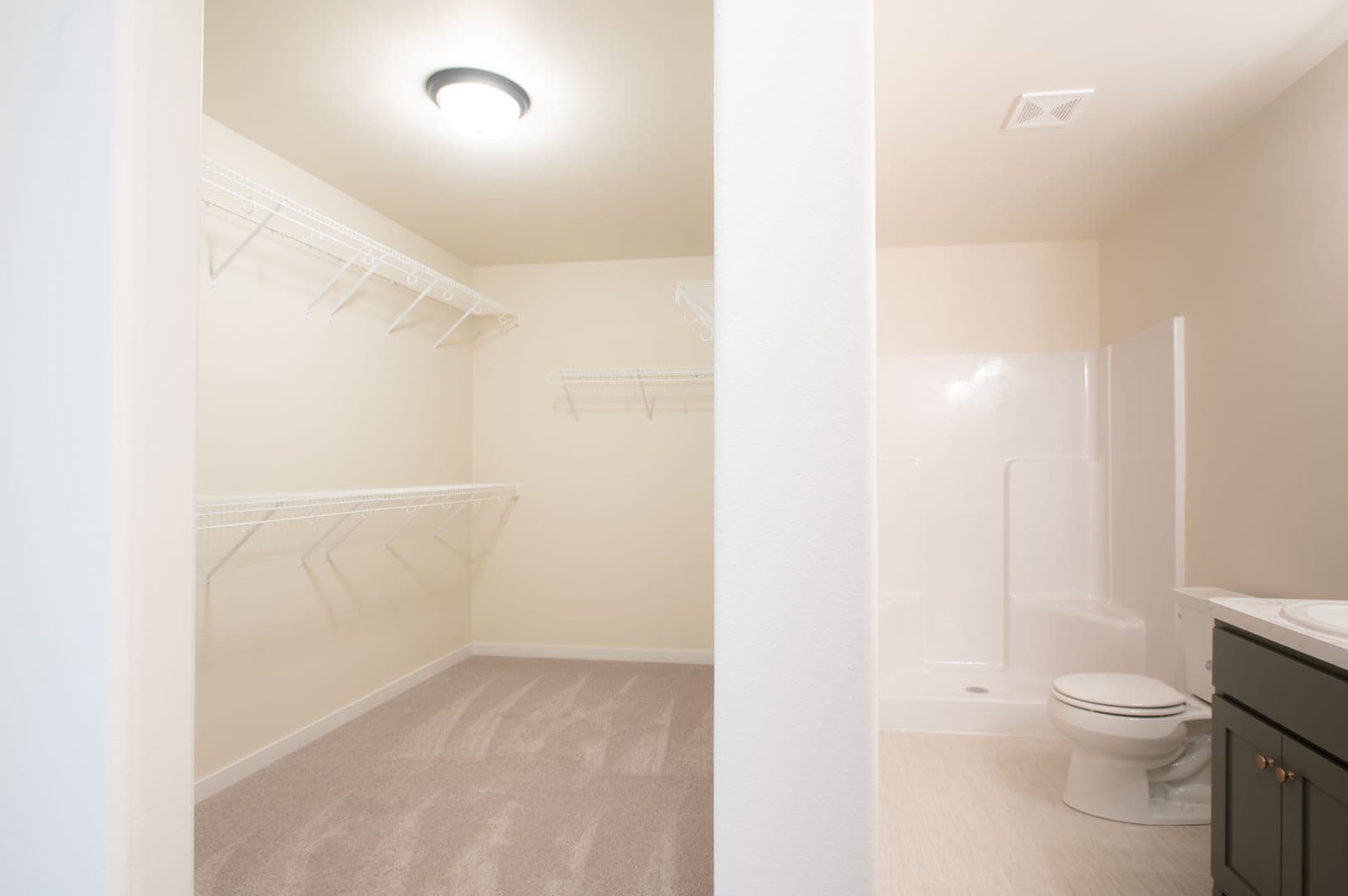 West Fargo House: 1360 Goldenwood Dr NW