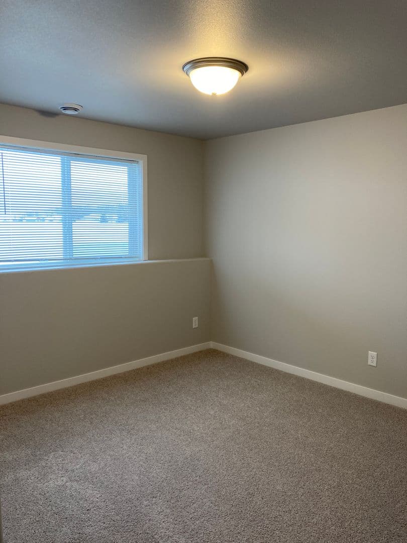 Mayville House: 817 5th St SE