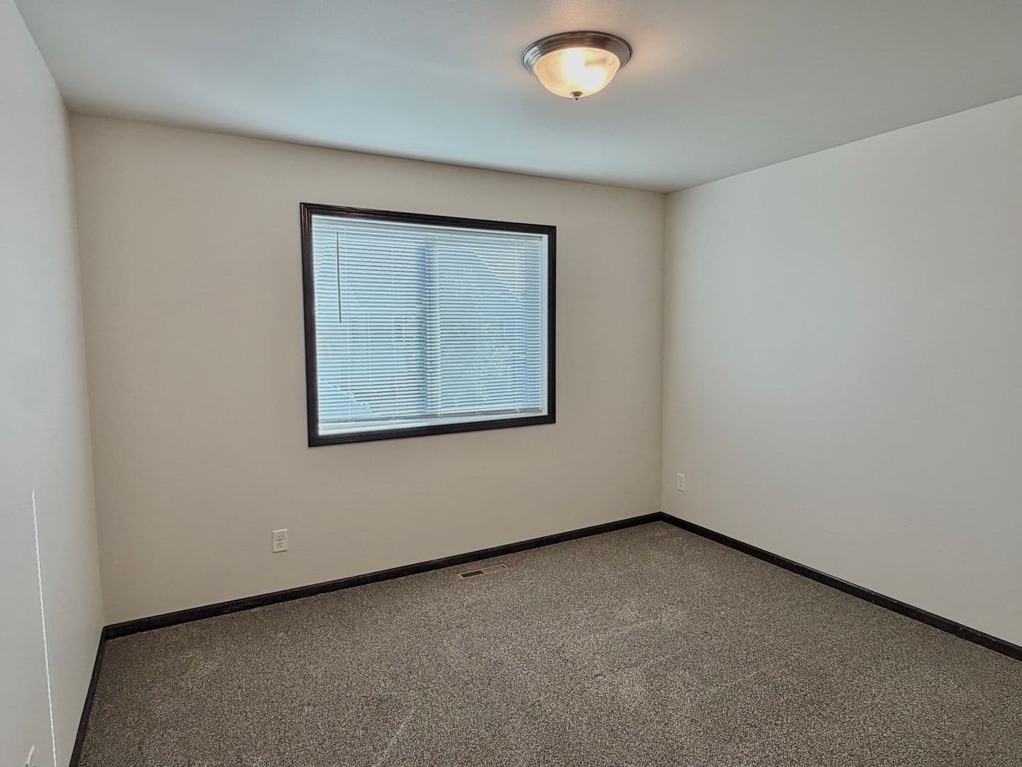 West Fargo House: 951 Eaglewood Ave W
