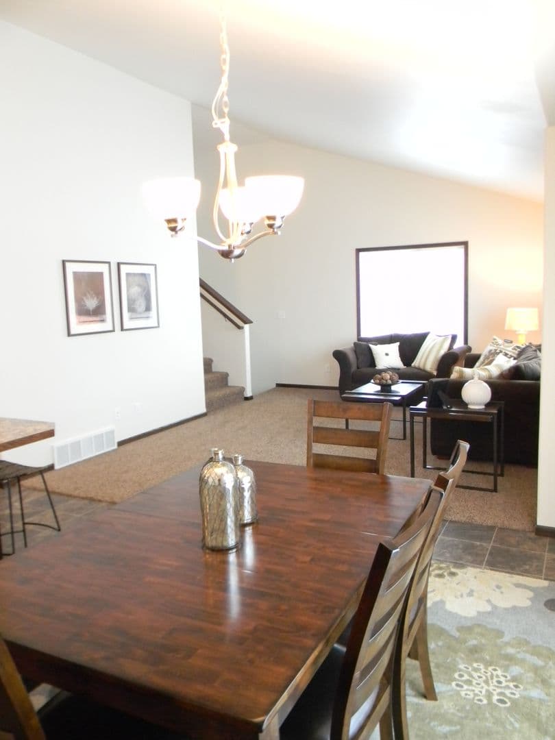 West Fargo House: 521 Foxtail Dr