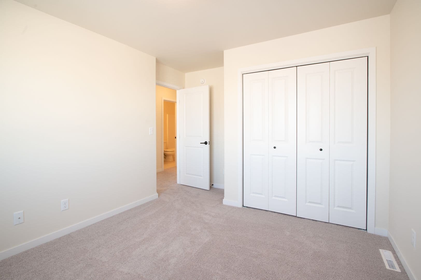 West Fargo House: 1360 Goldenwood Dr NW