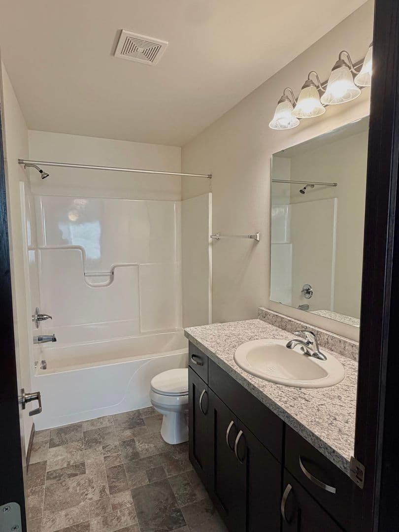 West Fargo House: 951 Eaglewood Ave W