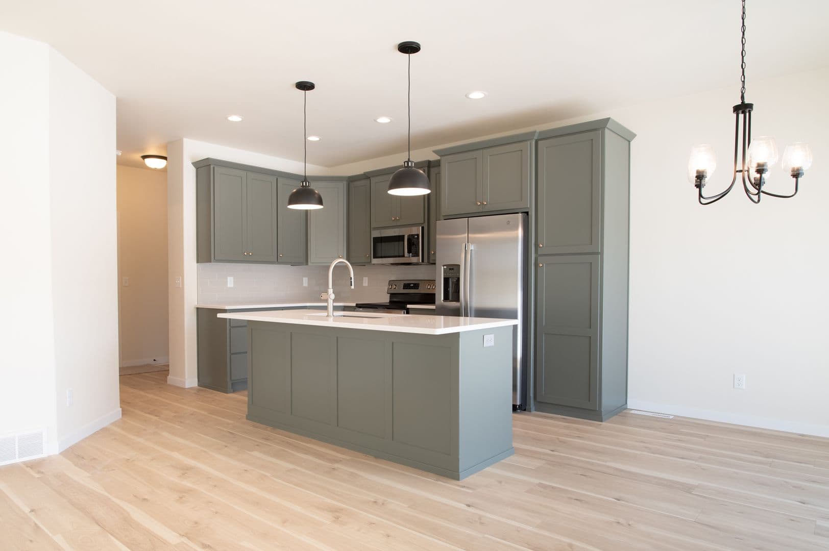 West Fargo House: 1360 Goldenwood Dr NW