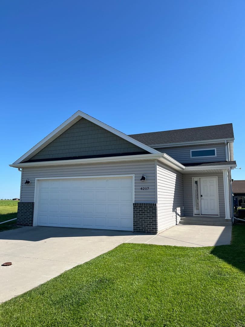 Moorhead House: 4217 14th Ave S
