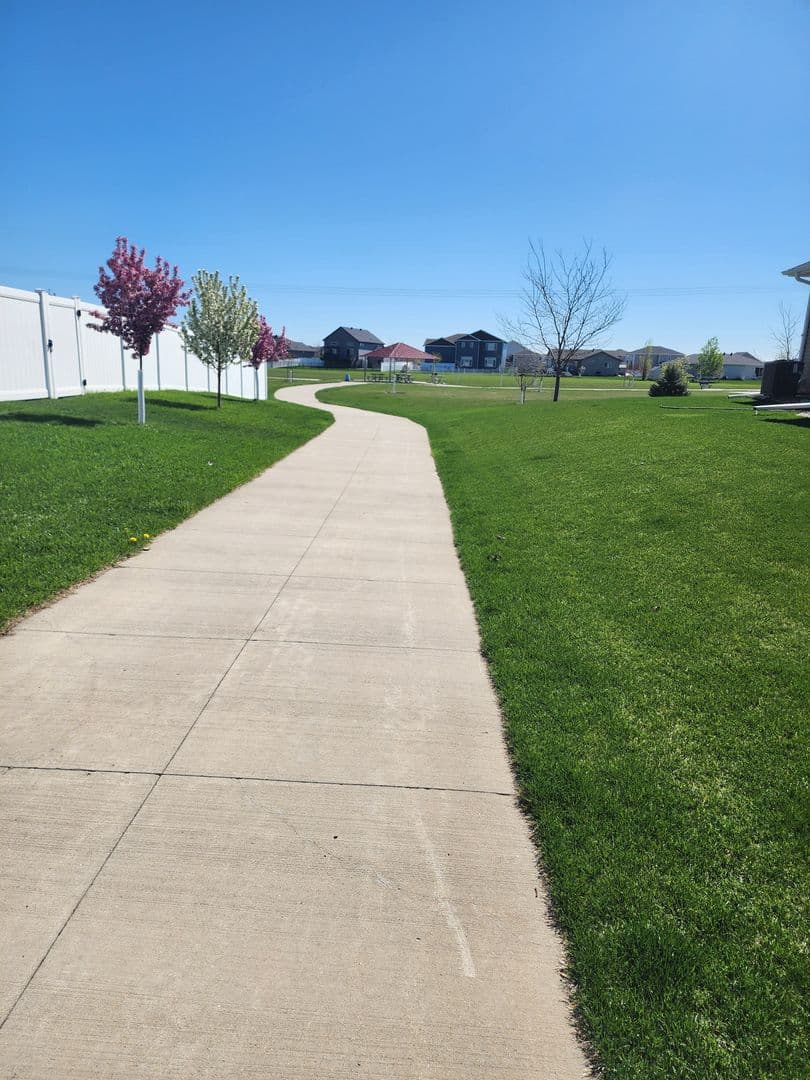 West Fargo House: 1360 Goldenwood Dr NW