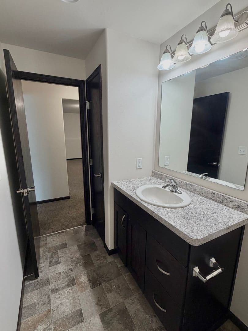 West Fargo House: 951 Eaglewood Ave W