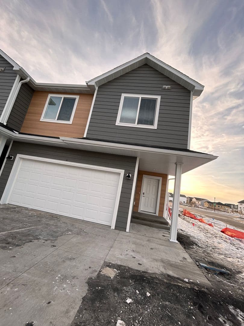 West Fargo Townhome: 891 60th Ave W